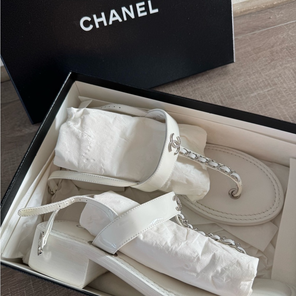 Chanel Patent leather white sandal - Picture 4 of 7